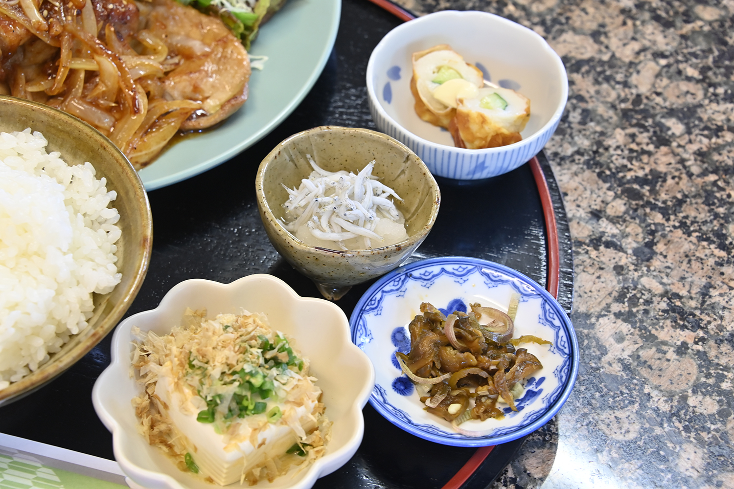 ちょうどいい味付けの「しょうが焼き定食」とホッケに小鉢８品が付く「おまかせ定食」が最高だった【Ｐ専食堂】 〜 画像13