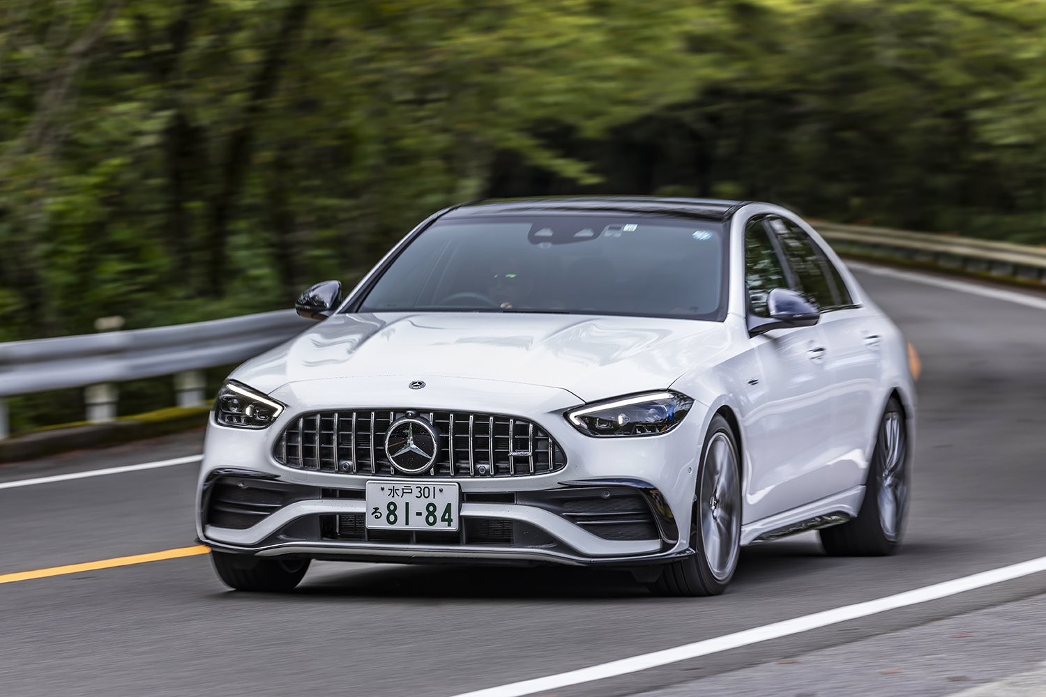 メルセデスAMG C 43 4MATICの走行