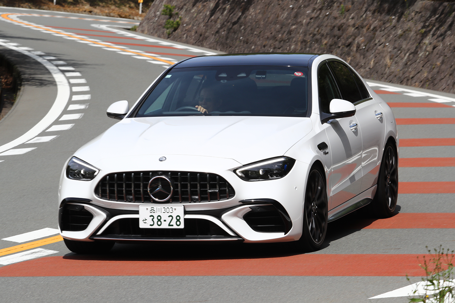 メルセデスAMG C 63 S Eパフォーマンスの走行