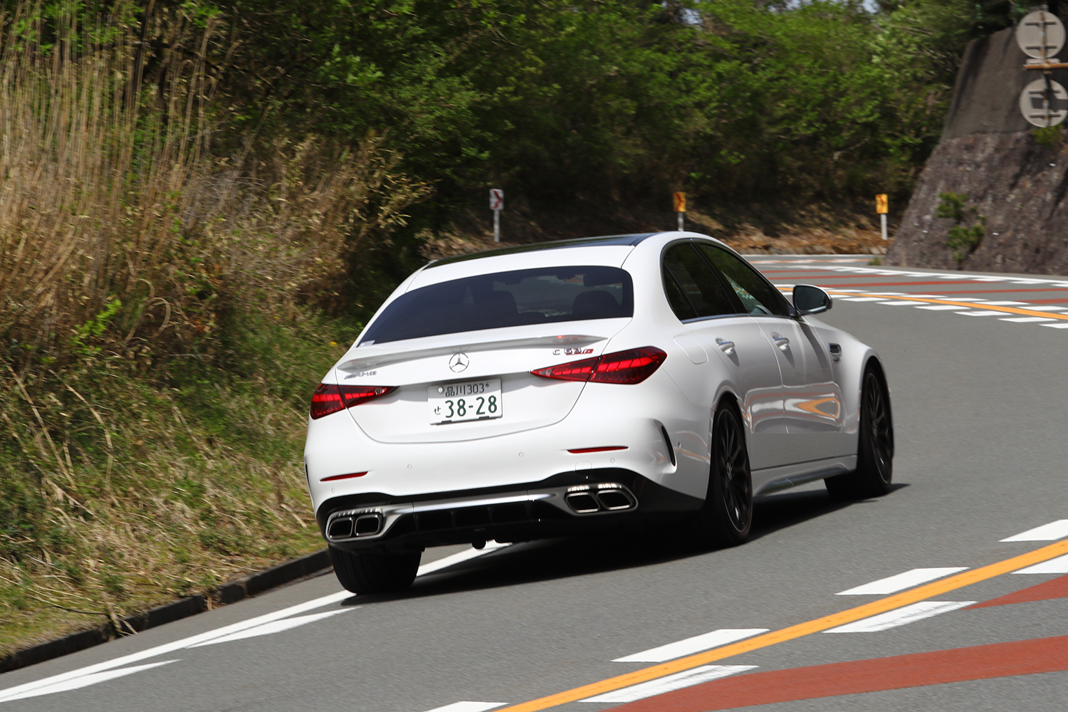 メルセデスAMG C 63 S Eパフォーマンスの走行
