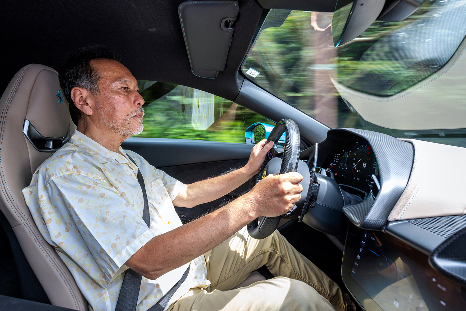 フェラーリ・アマルフィを運転する山崎元裕さん