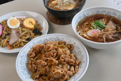 これで1000円!?　立川で65年愛される「ピカピカすぎる老舗食堂」のWセットが破壊力抜群だった【Ｐ専食堂】