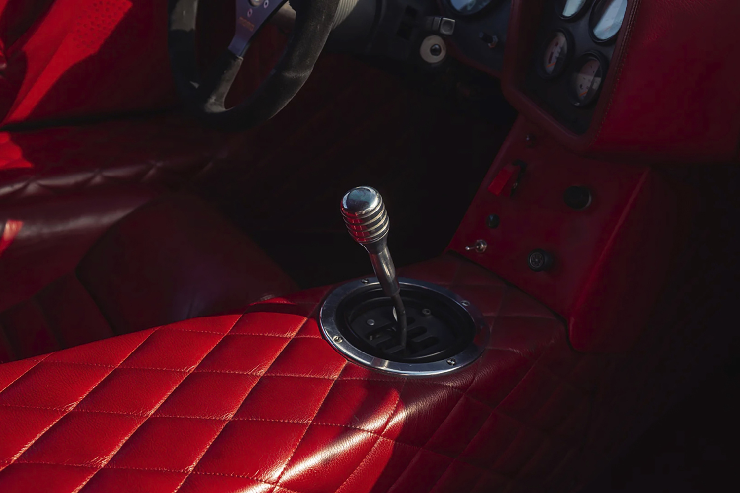 1億4500万円で落札されたMCAセンテナリーはマクラーレンよりも2年も早くカーボンモノコックを採用してデビューしていた 〜 画像45