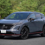 【画像】重いEVなのにビュンビュン曲がる……けどNISMOモードはやりすぎ!?　ドリキンがアリア＆リーフNISMOの走りに感じた本気度【土屋圭市 峠賛歌】 〜 画像11