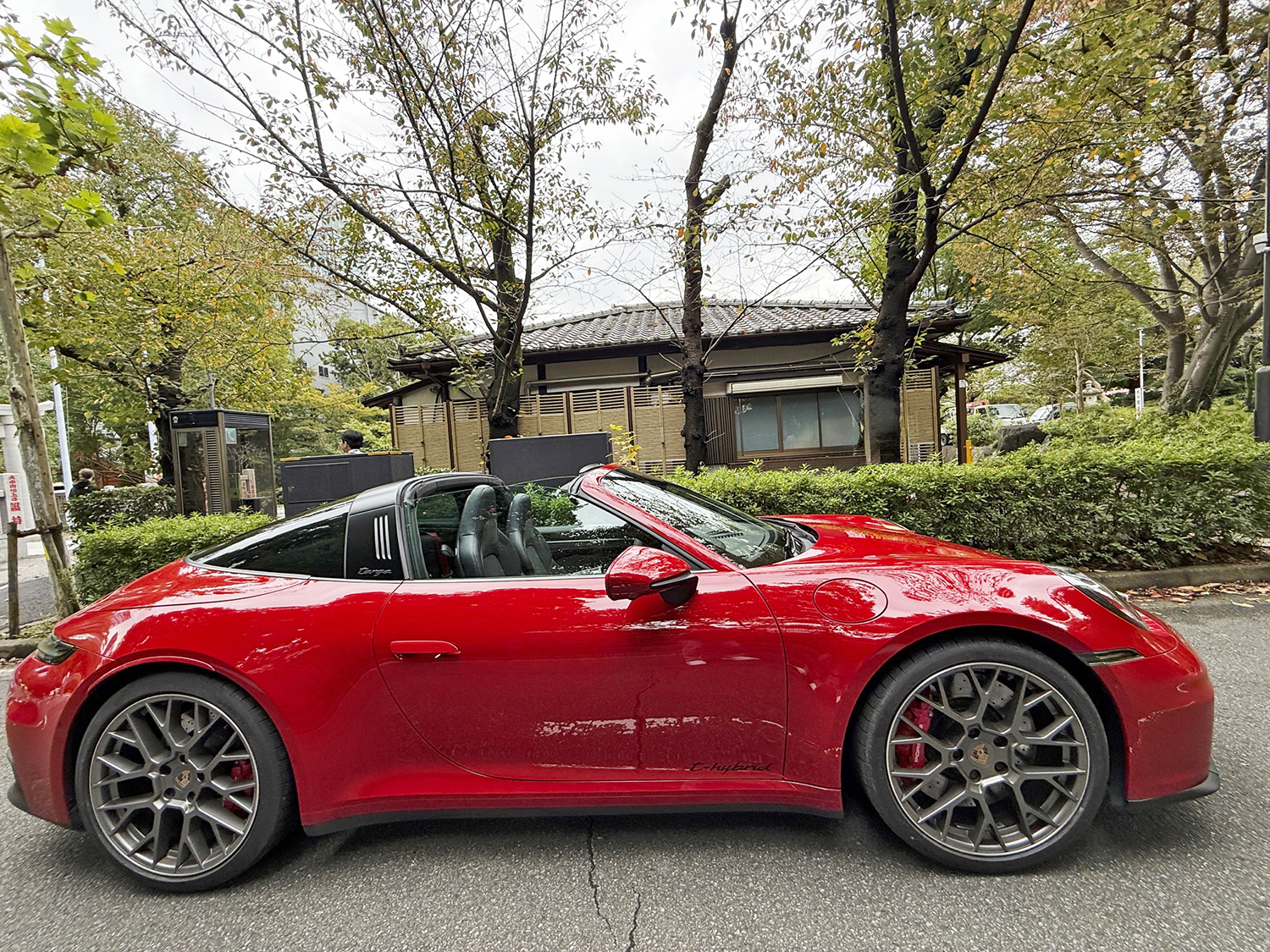 ポルシェ911911タルガ4GTSのサイドビュー