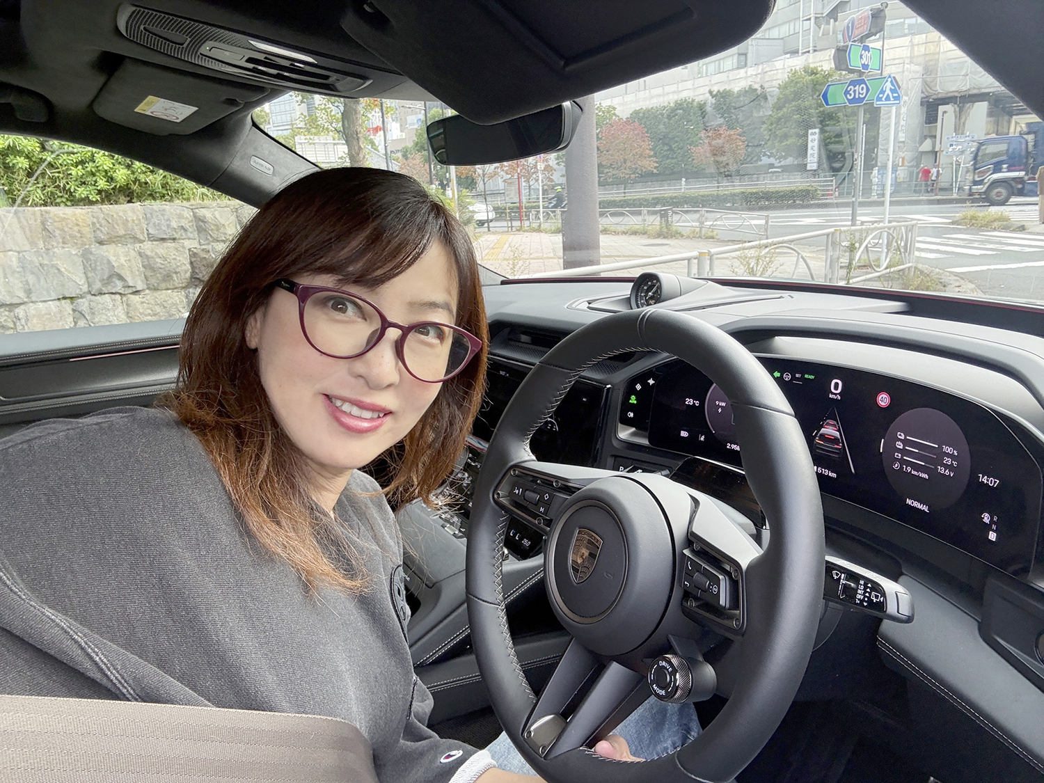 「ポルシェ＝911」の固定観念はもったいない！　最新EVからハイブリッドまで4台一気乗りで見えた“今の最適解”【吉田由美の美ーハー・カーライフ】