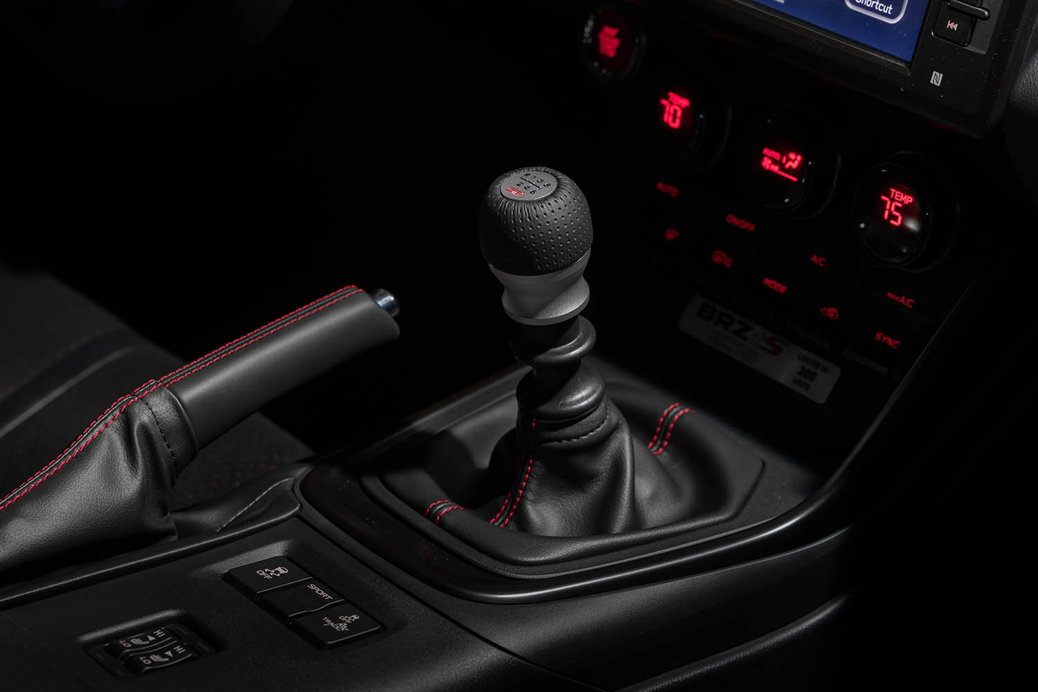 スバルがWRXとBRZの米国上陸を記念した限定モデル「GD25」「ZC15」を発表 〜 画像3