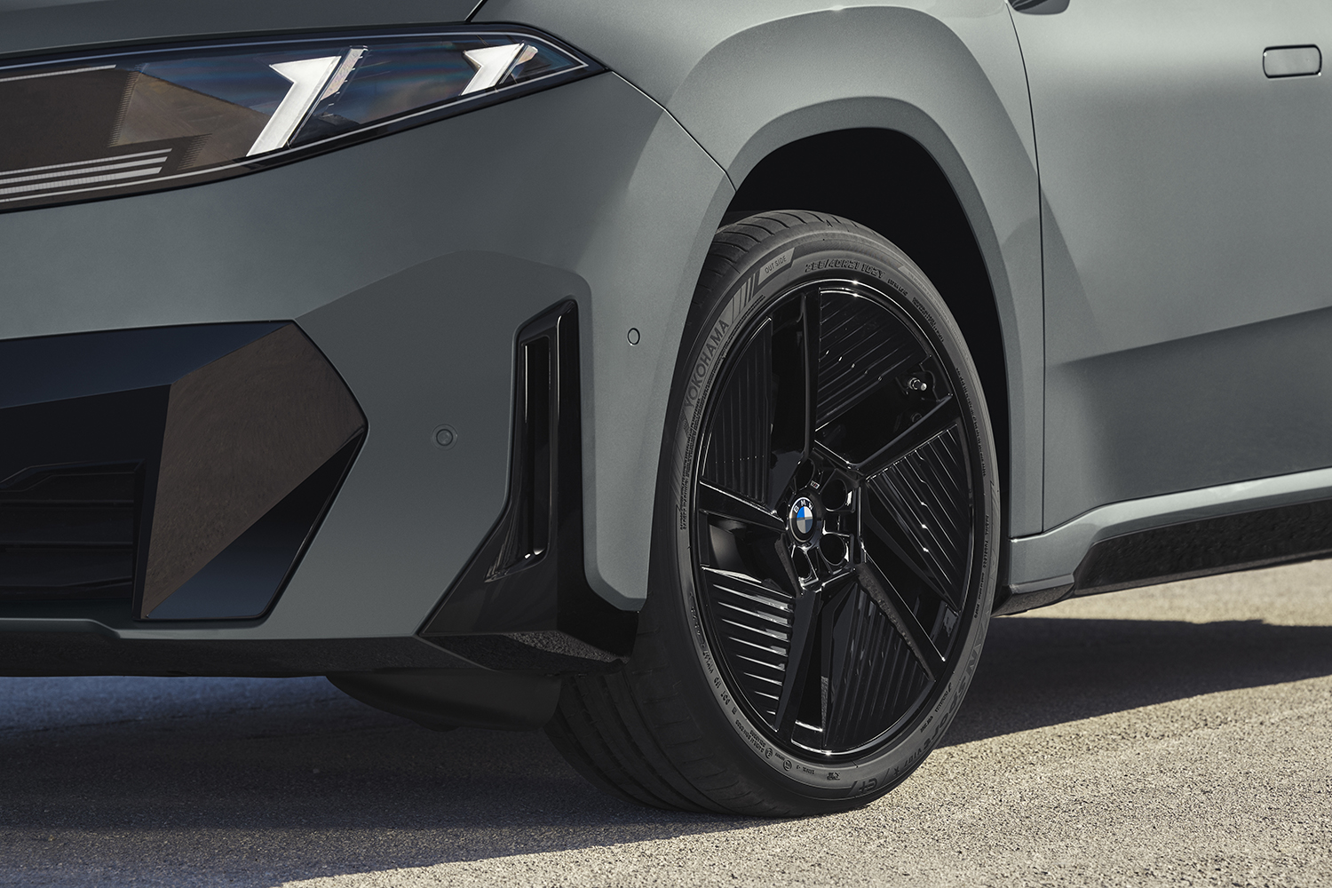 BMWのノイエクラッセ第3弾「iX4」が世界初公開 〜 画像22
