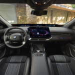 【画像】BMWの新型EVクーペSUV「iX4」世界初公開！　 800km超の航続距離と612馬力を実現 〜 画像25