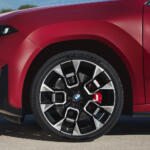 【画像】BMWの新型EVクーペSUV「iX4」世界初公開！　 800km超の航続距離と612馬力を実現 〜 画像36