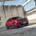 【画像】BMWの新型EVクーペSUV「iX4」世界初公開！　 800km超の航続距離と612馬力を実現 〜 画像37