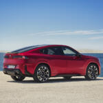 【画像】BMWの新型EVクーペSUV「iX4」世界初公開！　 800km超の航続距離と612馬力を実現 〜 画像42