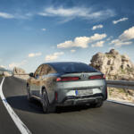 【画像】BMWの新型EVクーペSUV「iX4」世界初公開！　 800km超の航続距離と612馬力を実現 〜 画像51