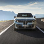 【画像】BMWの新型EVクーペSUV「iX4」世界初公開！　 800km超の航続距離と612馬力を実現 〜 画像54