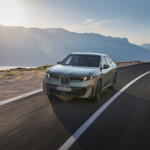 【画像】BMWの新型EVクーペSUV「iX4」世界初公開！　 800km超の航続距離と612馬力を実現 〜 画像58