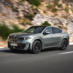 【画像】BMWの新型EVクーペSUV「iX4」世界初公開！　 800km超の航続距離と612馬力を実現 〜 画像59