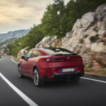 【画像】BMWの新型EVクーペSUV「iX4」世界初公開！　 800km超の航続距離と612馬力を実現 〜 画像63