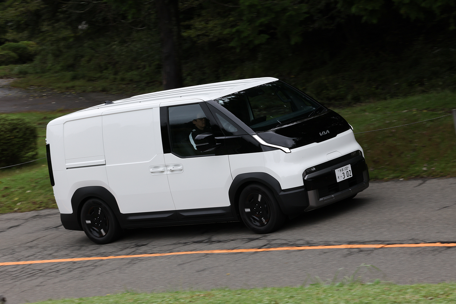 KIA PV5カーゴ 登坂