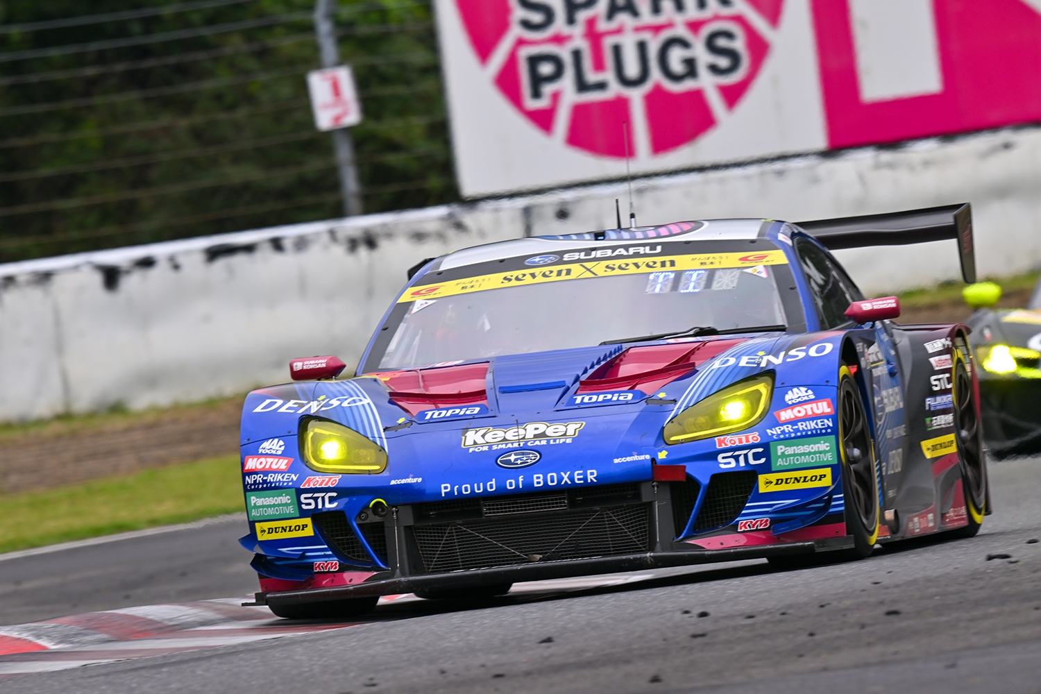 SUPER GTで苦闘するスバルBRZがSUGOで3位表彰台を獲得