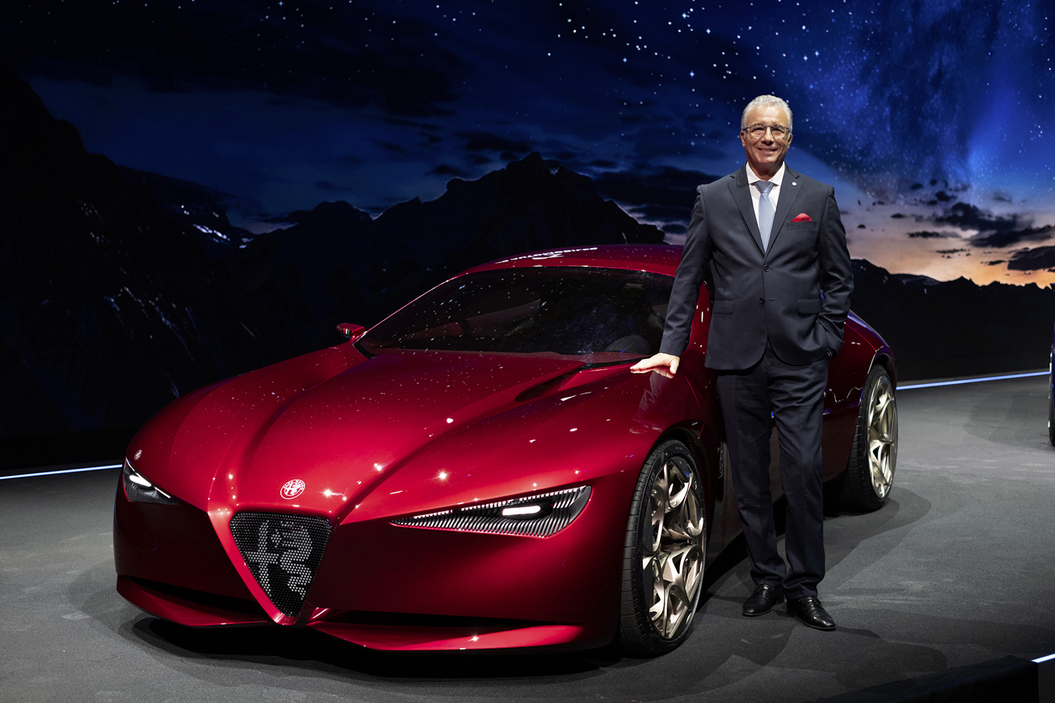 アルファロメオの新たなコンセプトカー「クオーレロッソ」が世界初公開 〜 画像1