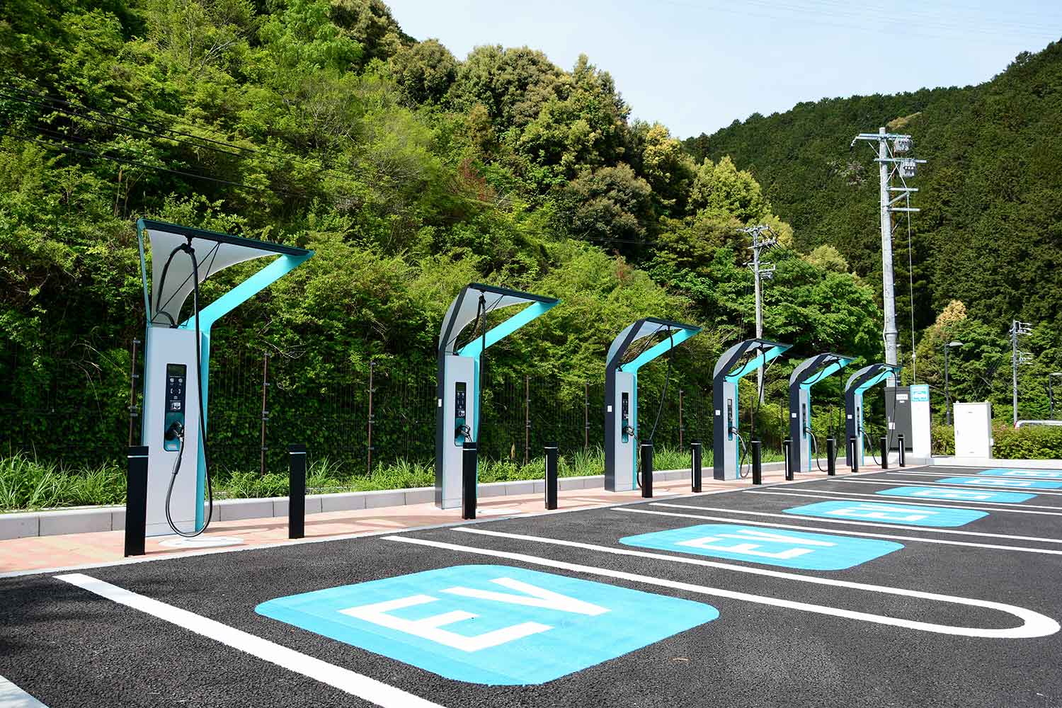 高速道路上に設置される充電器 〜 画像2