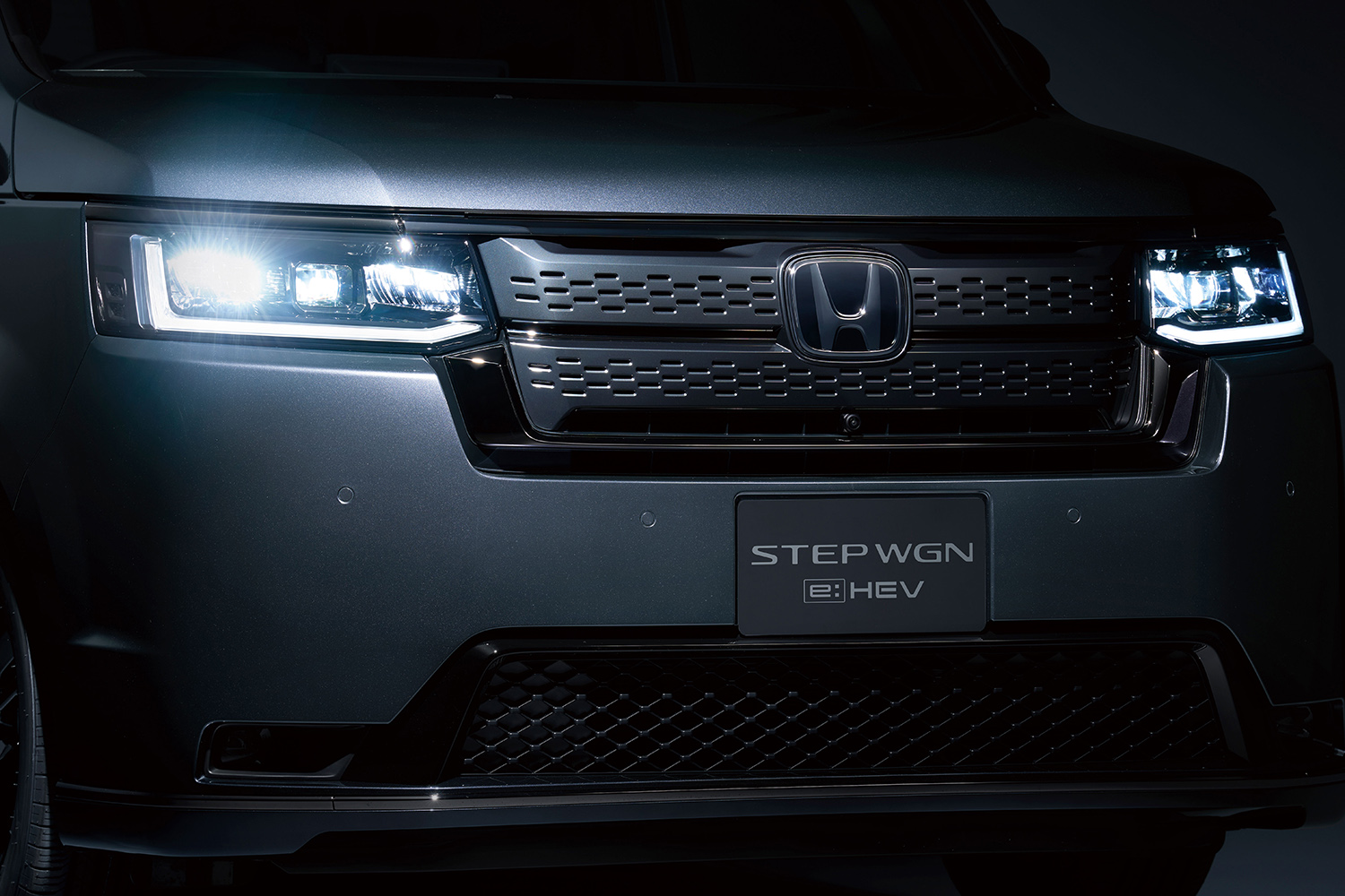 ホンダ・ステップワゴンに特別仕様車「BLACK EDITION」登場