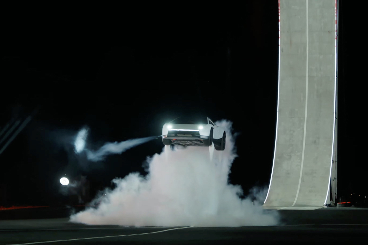 新型テスラ・ロードスター デモンストレーション