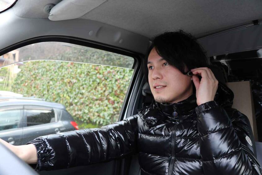 道交法には書いてないのに違反になる？　運転中の「イヤホン使用」に潜む落とし穴