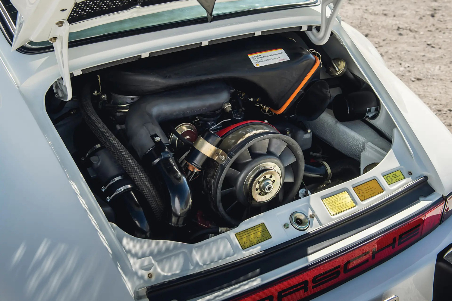 ポルシェ911（930）ターボ エンジンルーム 〜 画像4
