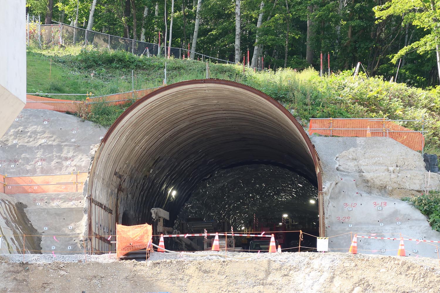 山岳地帯の交通を変えたトンネル難工事の舞台裏