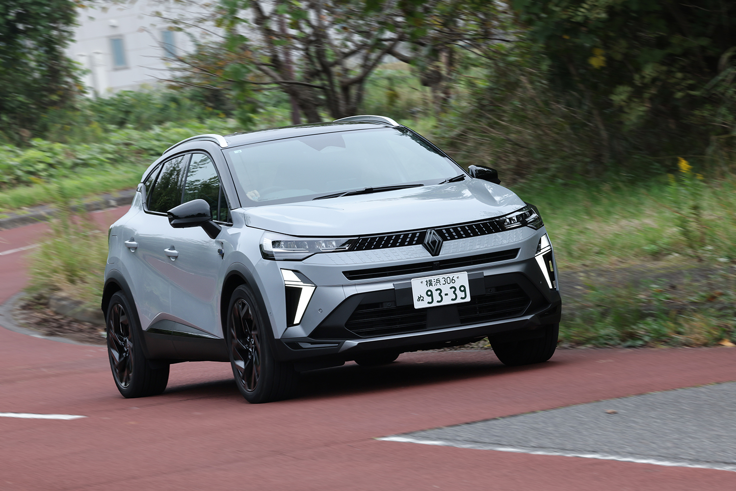 大幅進化したルノー「キャプチャー E-TECH」に試乗 〜 画像8