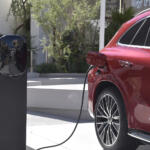 【画像】日本でもっとも売れている外国メーカーのミドルサイズSUVが電気自動車に進化！　最新「electric GLC」は913万円から日本上陸 〜 画像1