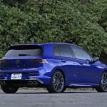 【画像】【試乗】安定して速い「R」と軽快さが光る「GTI」。同じゴルフでも“まるで別物”なハイパフォーマンス2台をサーキットで比較 〜 画像3