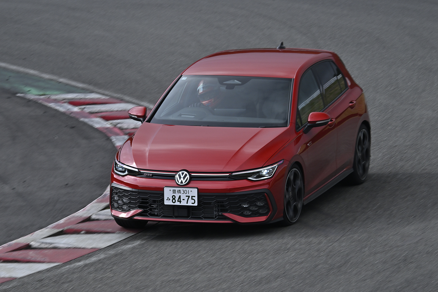 ゴルフGTIとゴルフRをサーキットで比較試乗 〜 画像54