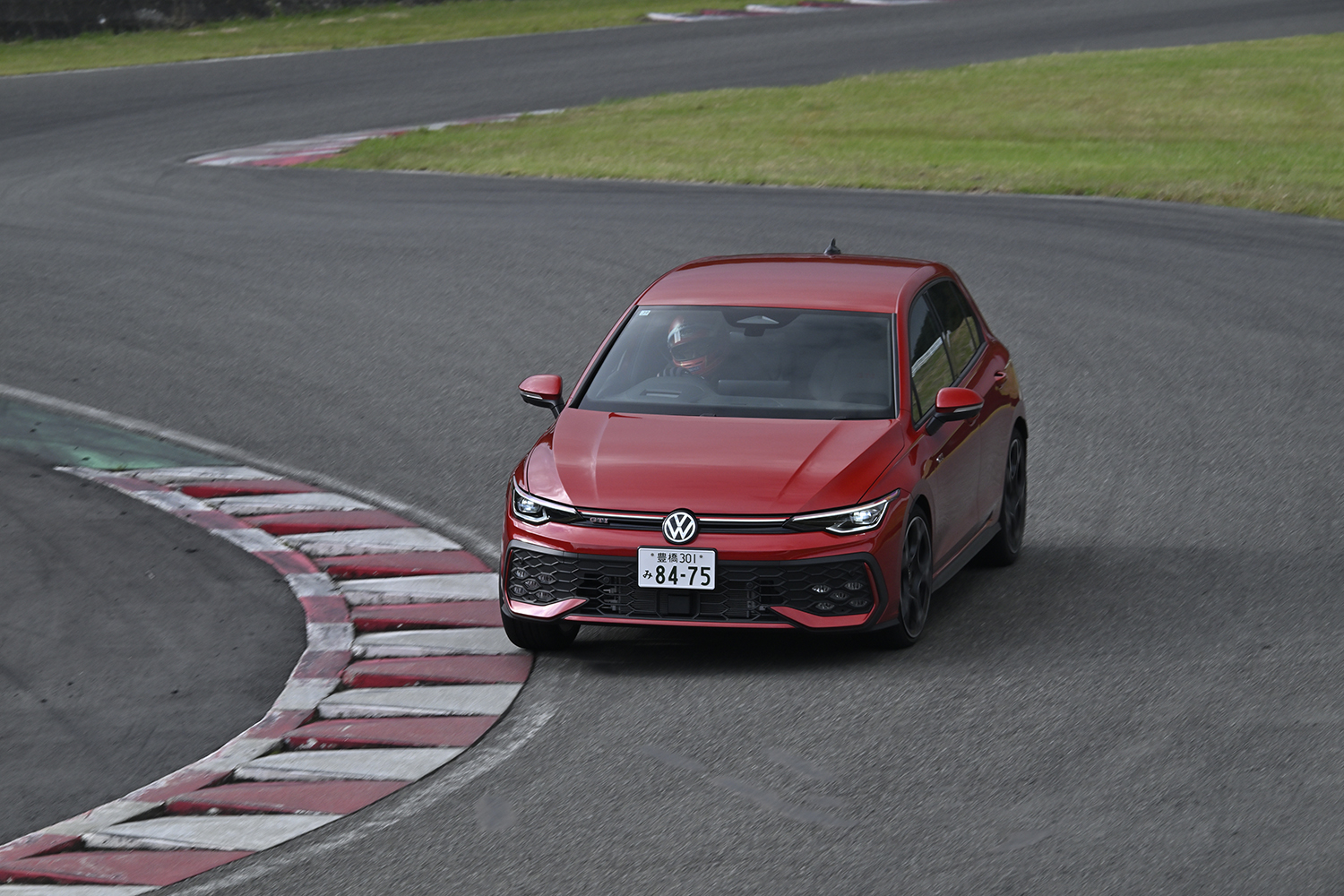 ゴルフGTIとゴルフRをサーキットで比較試乗 〜 画像55