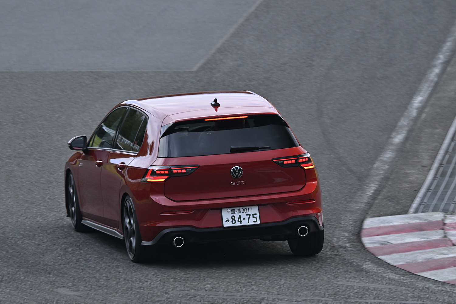 ゴルフGTIとゴルフRをサーキットで比較試乗 〜 画像58