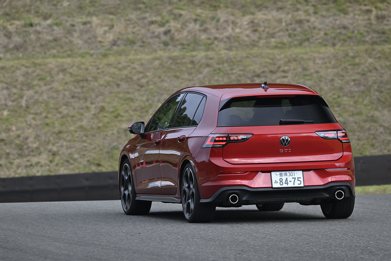 ゴルフGTIとゴルフRをサーキットで比較試乗 〜 画像53