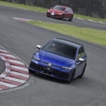 【画像】【試乗】安定して速い「R」と軽快さが光る「GTI」。同じゴルフでも“まるで別物”なハイパフォーマンス2台をサーキットで比較 〜 画像42