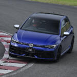 【画像】【試乗】安定して速い「R」と軽快さが光る「GTI」。同じゴルフでも“まるで別物”なハイパフォーマンス2台をサーキットで比較 〜 画像44