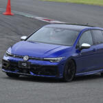 【画像】【試乗】安定して速い「R」と軽快さが光る「GTI」。同じゴルフでも“まるで別物”なハイパフォーマンス2台をサーキットで比較 〜 画像43