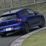 【画像】【試乗】安定して速い「R」と軽快さが光る「GTI」。同じゴルフでも“まるで別物”なハイパフォーマンス2台をサーキットで比較 〜 画像52