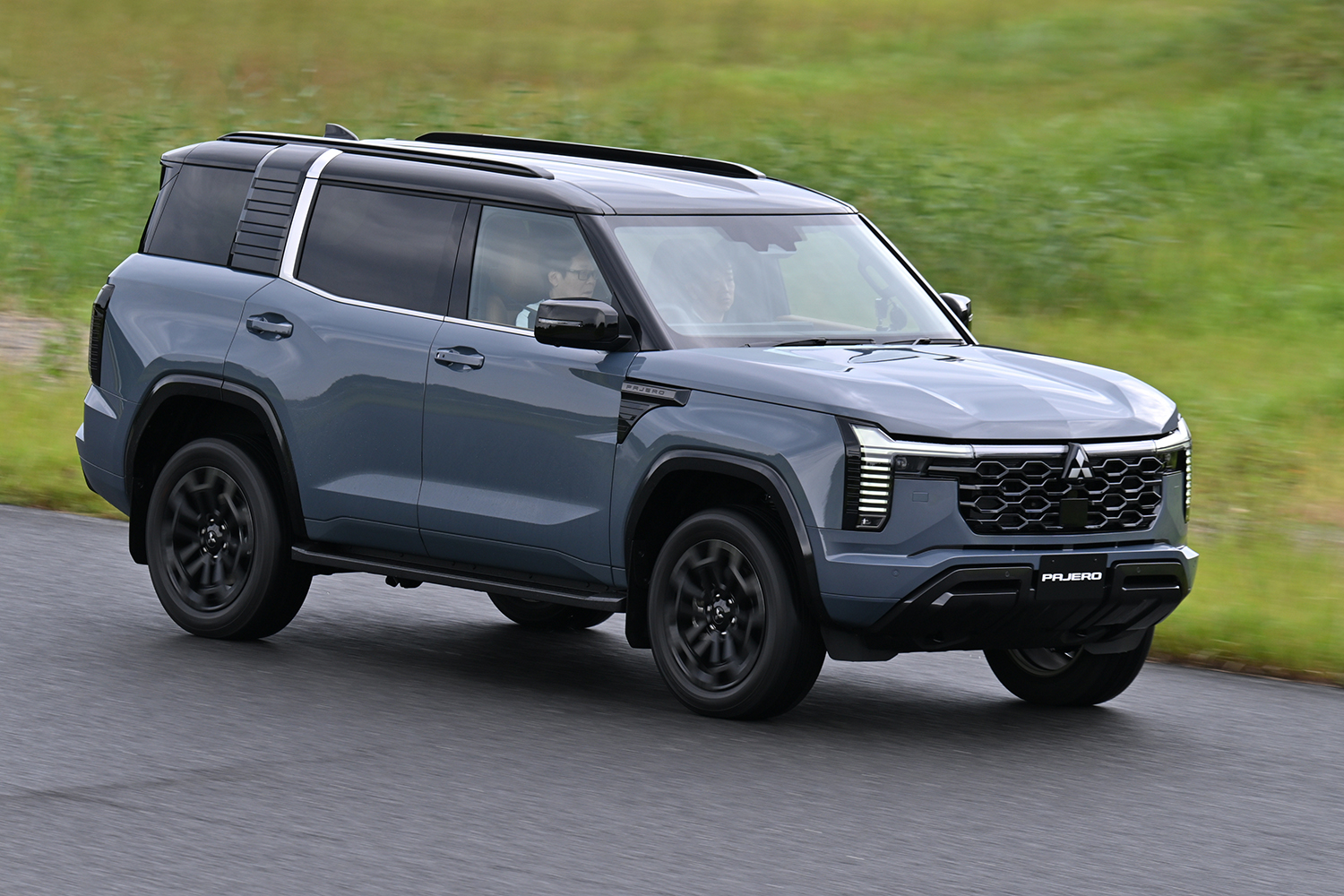 新型三菱パジェロ サーキット走行