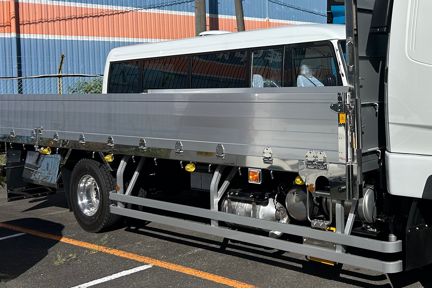 トラックの荷台に秘められた使いやすさを追求した扉やリフトの工夫 〜 画像12